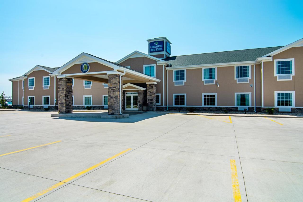 Cobblestone Hotel & Suites - Paxton Exterior photo