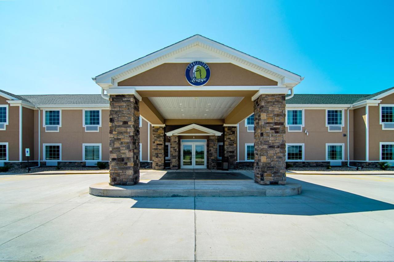 Cobblestone Hotel & Suites - Paxton Exterior photo